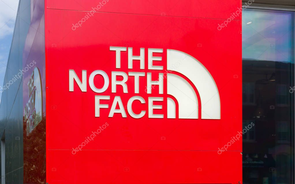 ST PAUL, MN/USA - SEPTEMBER 10, 2017: The North Face retail store exterior and logo. The North Face, Inc. is an American outdoor product company.