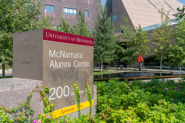 McNamara absolwentów centrum na terenie kampusu Uniwersytetu Minnes — Zdjęcie stockowe