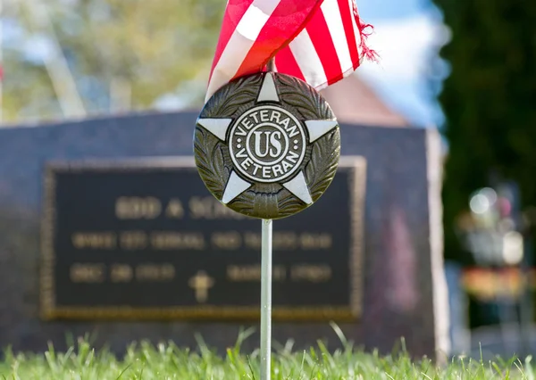 US Veteran Marker no Cemitério — Fotografia de Stock