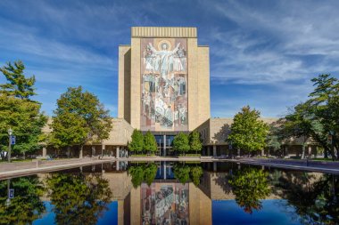 Ana Yönetim Binası, Notre Dame kampüsünde