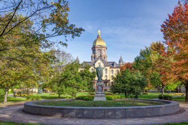 Ana Yönetim Binası, Notre Dame kampüsünde