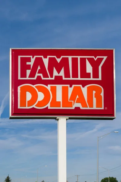 Famiglia Dollaro Negozio e segno — Foto Stock