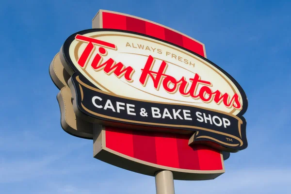 Tim Hortons Restaurant Exteior and Logo — Stock Photo, Image