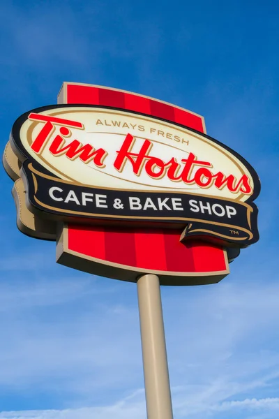 Tim Hortons Restaurant Exteior and Logo — Stock Photo, Image