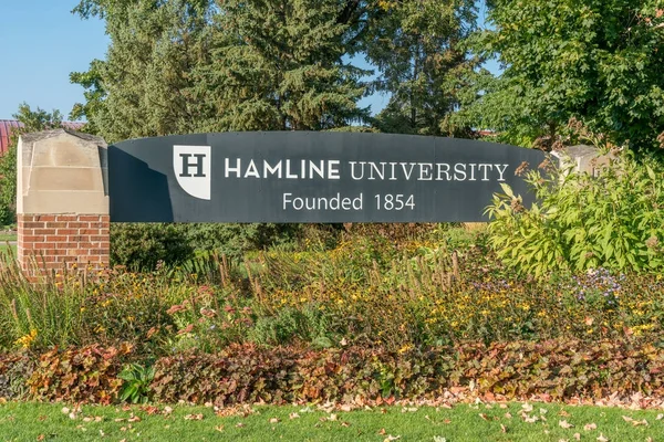 Hamline 大学のキャンパスにエントランス サイン — ストック写真