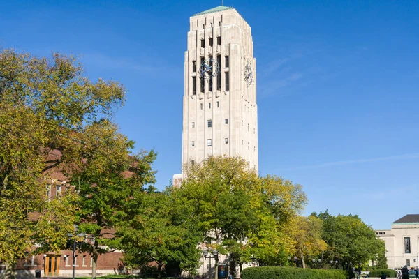 Burton Memorial Tower aan de Universiteit van Michigan — Stockfoto