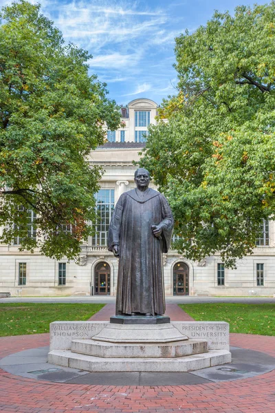 William Oxley Thompson Statue at The Ohio State University — Stock Photo, Image