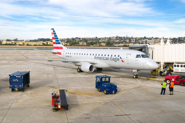American Eagle Aircraft и Гроунд на Тармаке
