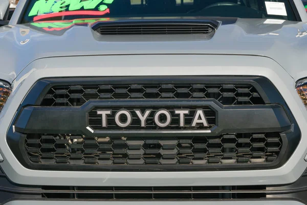 Toyota bil Grill och logotyp — Stockfoto