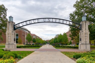 Giriş kapısı ve geçit Purdue Üniversitesi'nde