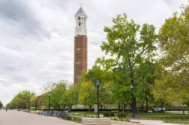 Purdue çan kulesi, Purdue Üniversitesi kampüsünde