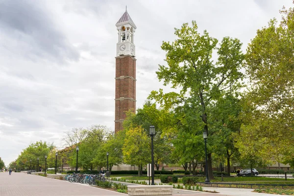 Purdue Glockenturm auf dem Campus der purdue University — Stockfoto