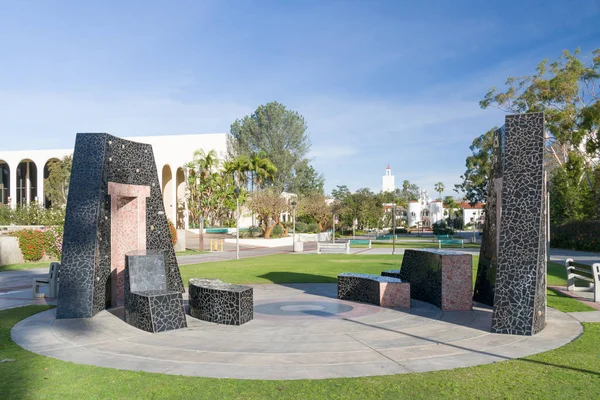 Sculptura aztecă în campusul Universității de Stat din San Diego — Fotografie, imagine de stoc