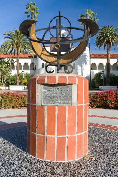 San Diego State University kampüsünde güneş saati — Stok fotoğraf