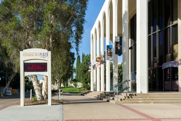 Uitvoeren van Arts Plaza op de Campus van San Diego staat terecht — Stockfoto