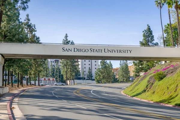 Entrance Sing and Bridge to the Campus of San Diego State Univer — Stock Photo, Image