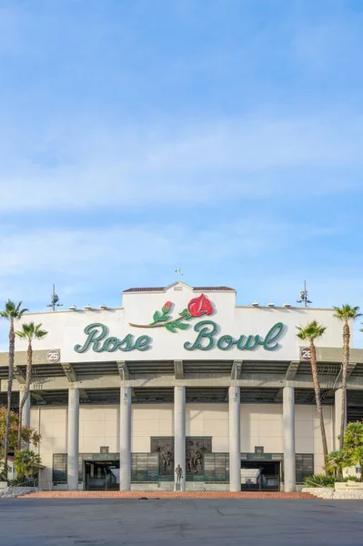 El estadio Rose Bowl Exterior y Logo — Foto de Stock