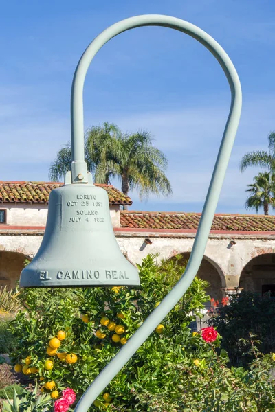 El Camino Real Mission Bell na Missão San Juan Capistrano — Fotografia de Stock