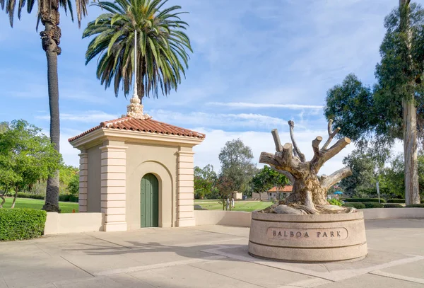 Entrée et sculpture du parc Balboa — Photo