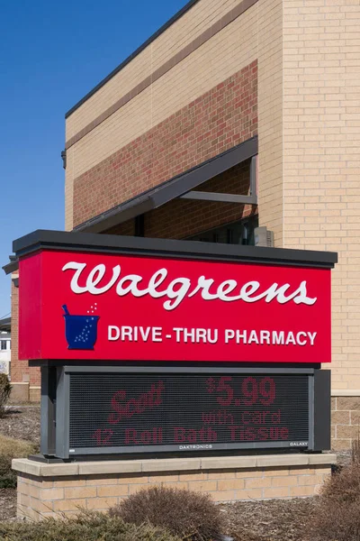 Walgreens Store Exterior y signo —  Fotos de Stock
