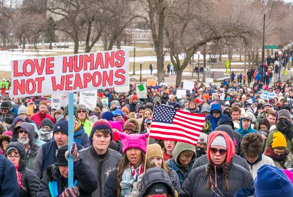 La Marcha por Nuestras Vidas Marcha en St. Paul, Minnesota, USA . — Foto de Stock