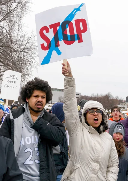 A Marcha por Nossas Vidas Marcha em St. Paul, Minnesota, EUA . — Fotografia de Stock