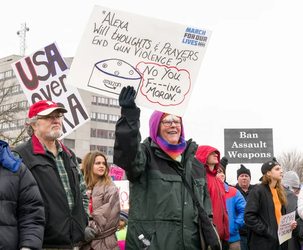 Марш за наше життя березня в Сент-Пол, штат Міннесота, США. — стокове фото