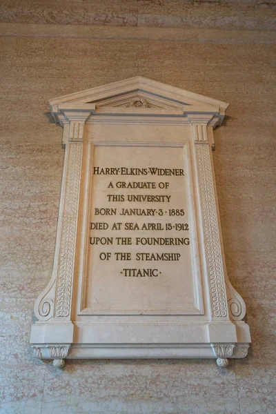 Memorial Plaque i Widener Library vid Harvard University — Stockfoto