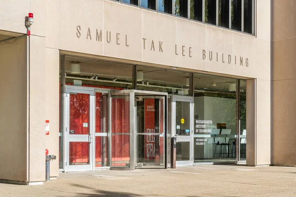 Edificio Samuel Tak Lee en el Campus of the Massachusetts Inst — Foto de Stock