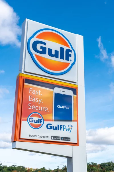 Gulf Oil Sign and Trademark Logo — Stock Photo, Image