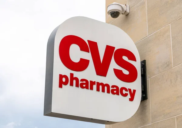 CVS Pharmacy Retail Store Exterior and Logo — стокове фото