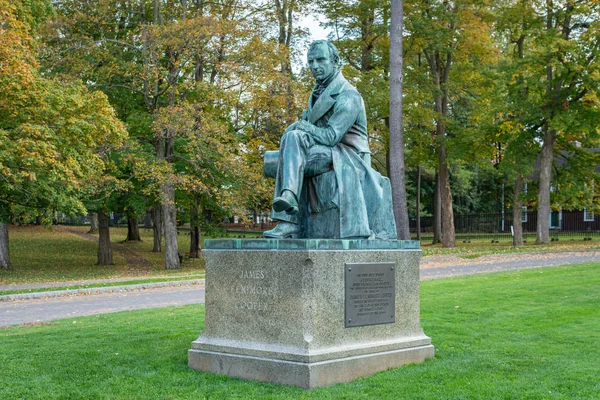 James Fenimore Cooper in der historischen Ostego-Halle — Stockfoto