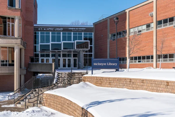 McIntyre Bibliotheek aan de Universiteit van Wisconsin-Eau Claire — Stockfoto