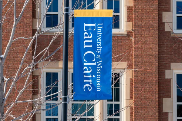 Campus-Banner und Fahne an der Universität Wisconsin-Eau Claire — Stockfoto