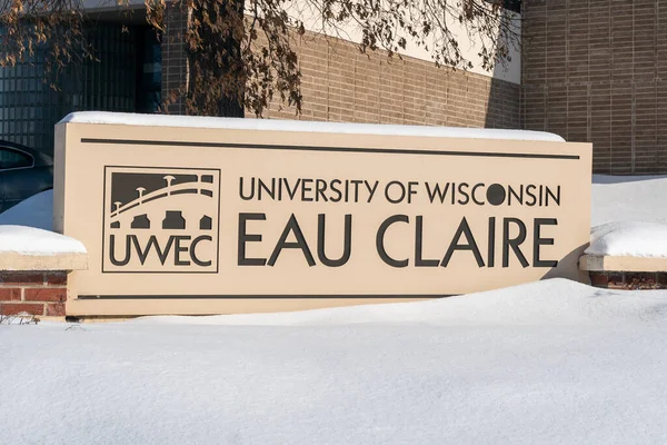 Signo de entrada para a Universidade de Wisconsin-Eau Claire — Fotografia de Stock