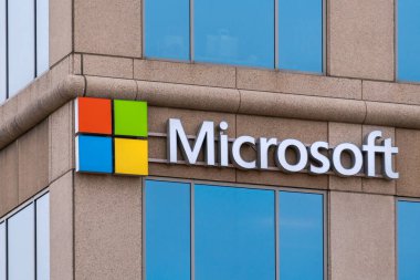 EDINA, MN / USA - 11 Nisan 2020: Microsoft şirket ofisleri ve ticari marka logosu.
