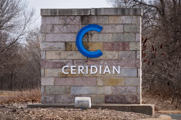 Bloomington Usa Kwiecień 2020 Logo Firmy Ceridian Corporation Zewnątrz Znak — Zdjęcie stockowe