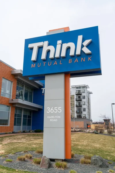 Edina Usa Abril 2020 Think Mutual Bank Exterior Logotipo Marca — Foto de Stock