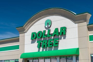 NORTHFIELD, MN / USA - 18 Nisan 2020: Dolar Ağacı perakende dış ve ticari marka logosu.