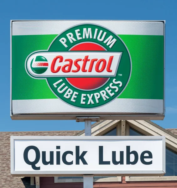 Northfield Usa April 2020 Castrol Premium Lube Express Εξωτερικό Λογότυπο — Φωτογραφία Αρχείου