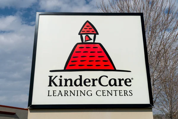 Hudson Eua Maio 2020 Centros Aprendizagem Kindercare Logotipo Exterior Marca — Fotografia de Stock