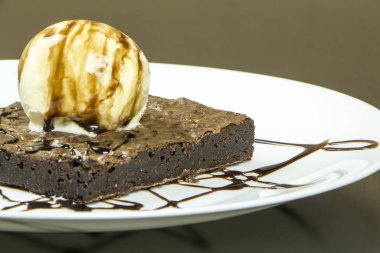 Flannel Dondurmalı Brownie Tatlısı