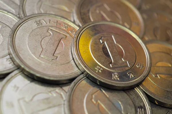 Japanese Coins Yen Close Surface Heap Aluminum Shines Yellow News — 스톡 사진
