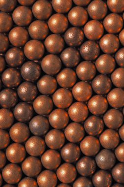 Bir hava tabancasından ateş etmek için bir sürü topun yüzeyi. Yukarıdan bak. Arkaplan ya da duvar kağıdı. Dikey çekim. Makro