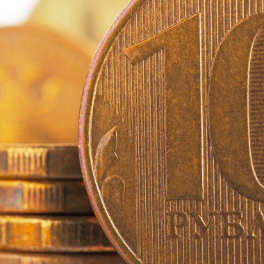 Rus sikkesi 10 ruble, çok yakın plan. Rusya Merkez Bankası, yeniden finansman oranı. Banka, mevduat, kredi, faiz oranı. Makro