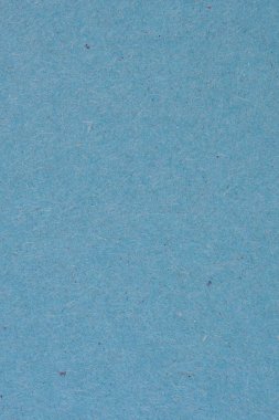 Mavi ya da gök mavisi gri bir karton yaprağın yüzeyi. Selüloz lifli pürüzlü doğal kağıt dokusu. Arkaplan ya da duvar kağıdı. Yukarıdan bak. Dikey çekim. Makro