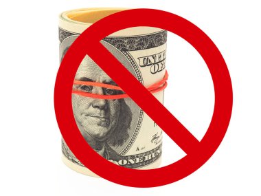 100 dolarlık banknotlarda yasak tabelası. Notlar katlanır, elastik bir bant ile bir araya getirilir ve beyaz arka planda dururlar. İzole değil. ABD yabancı para biriminin kullanımına kısıtlama