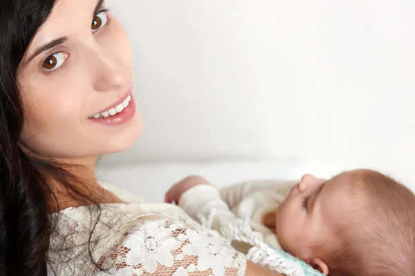 Madre con bebé a mano retrato, concepto de maternidad feliz —  Fotos de Stock