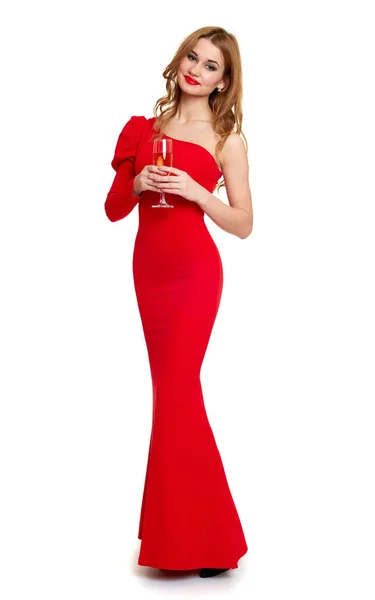 Schöne Mädchen in rotem Kleid mit Champagner isoliert auf weißem Hintergrund, Winterurlaub Konzept — Stockfoto