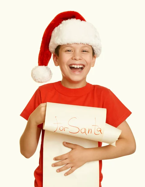 Ragazzo in cappello rosso con lunghi desideri di pergamena a Babbo Natale concetto di vacanza invernale, tonica gialla — Foto Stock